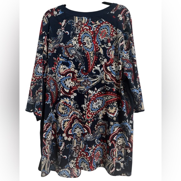 🎉 HP🎉 Floral V Neck Button Down Blouse - Picture 3 of 7